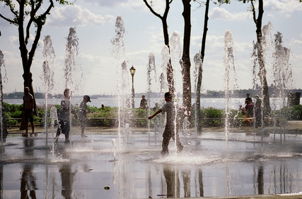 Children playing in battery park