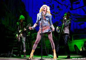 Hedwig rocks out. 