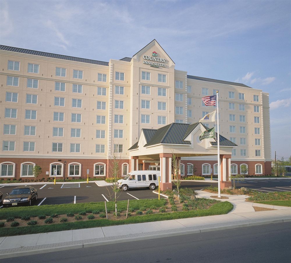 Country Inn & Suites01