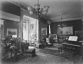 The parlor was a place to entertain and share experiences. 